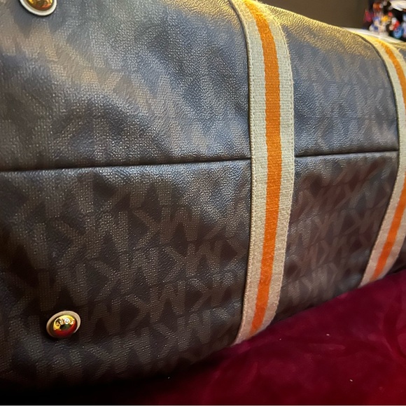 MICHAEL KORS DUFFLE BAG - Picture 9 of 11